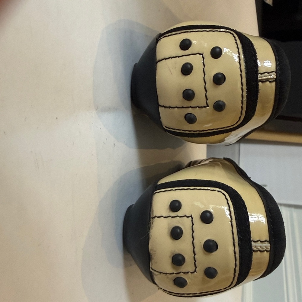 Tod’s Elegant Cream Patent and Black Suede Trim Women's Loafers - Picture 3 of 7